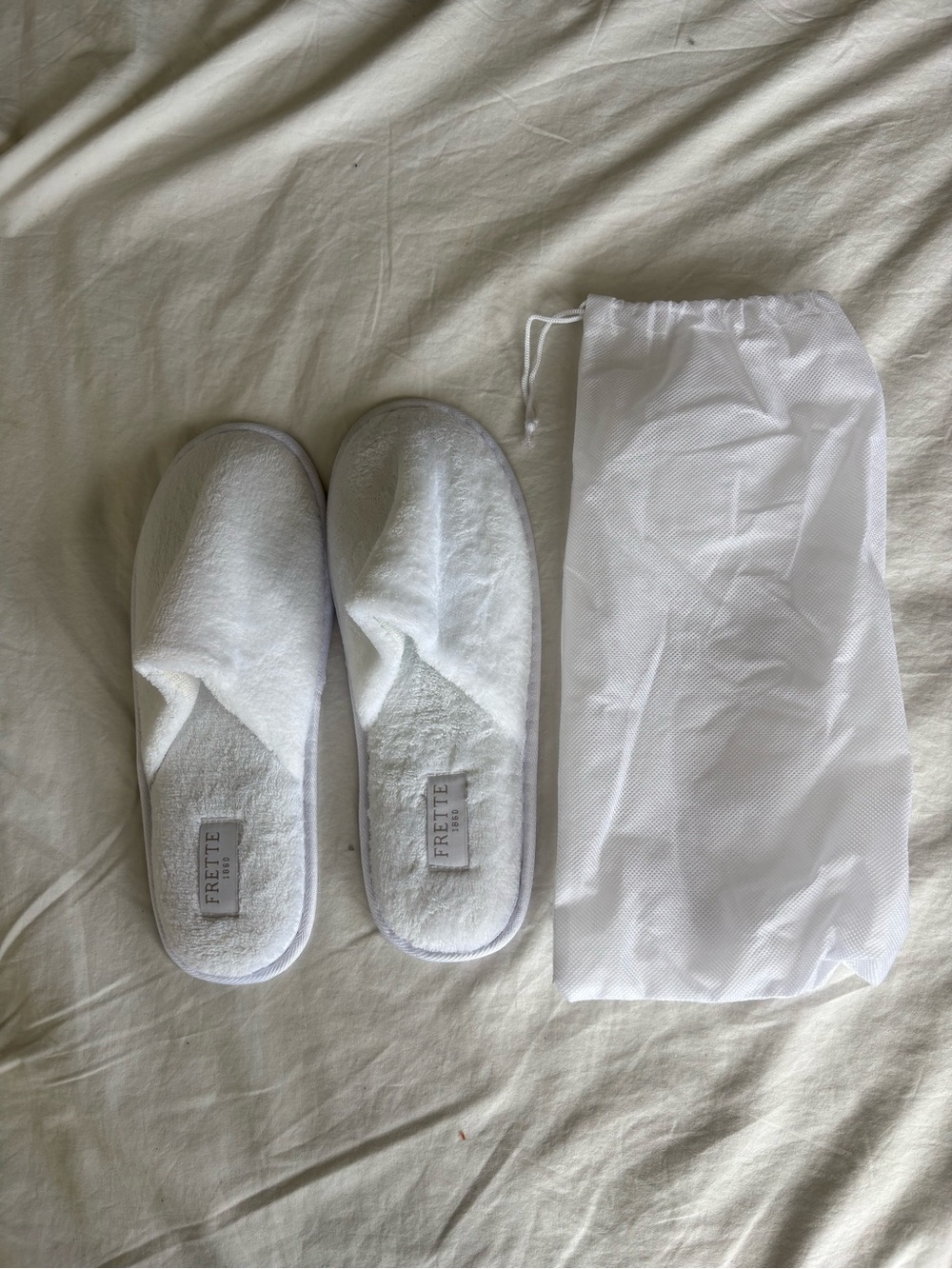 NWOT Frette 1860 Luxury Plush White Spa Slippers with Bag Non-Slip